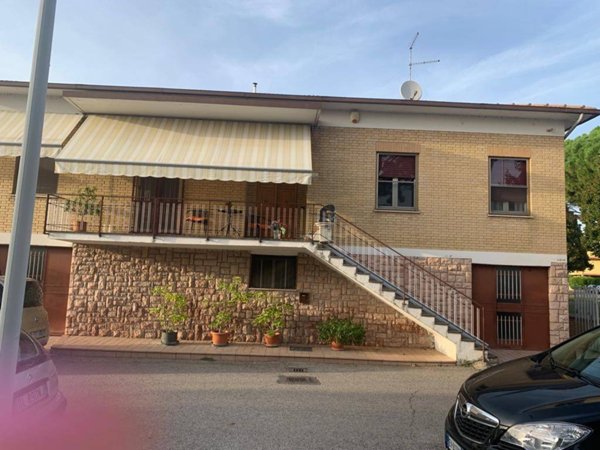 casa indipendente in vendita a Bastia Umbra
