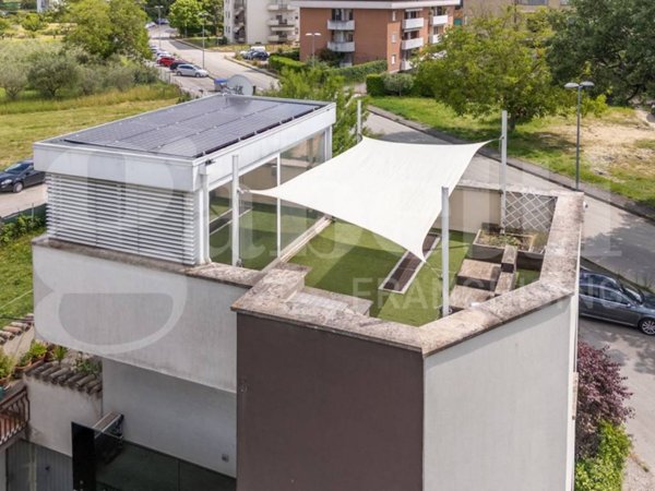 casa indipendente in vendita a Bastia Umbra