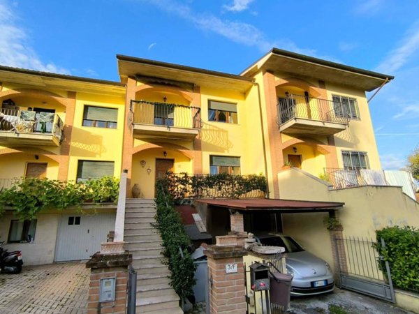 casa indipendente in vendita a Bastia Umbra