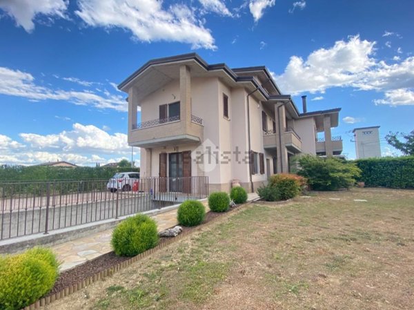 casa indipendente in vendita a Bastia Umbra