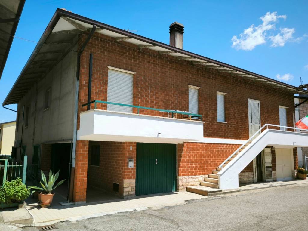 casa indipendente in vendita a Bastia Umbra