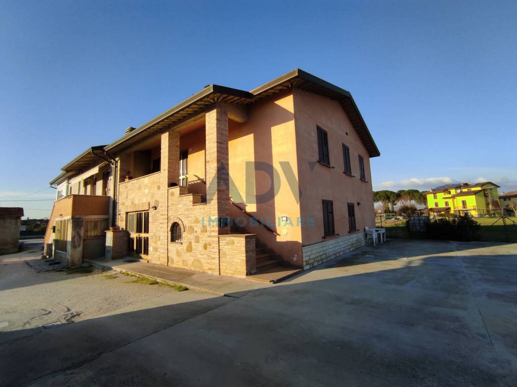 casa indipendente in vendita a Bastia Umbra