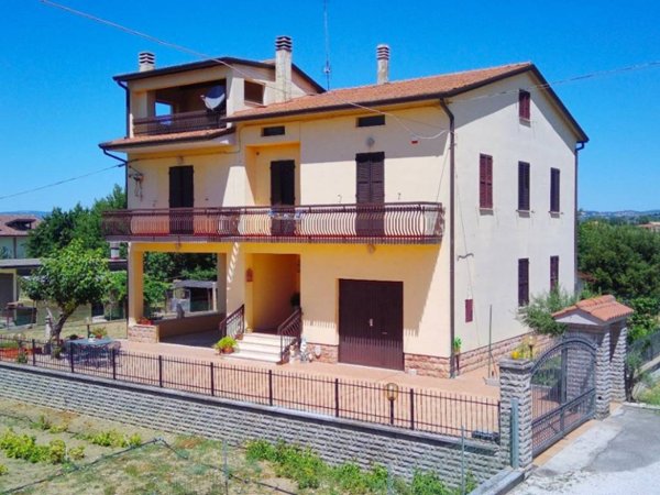 casa indipendente in vendita a Bastia Umbra