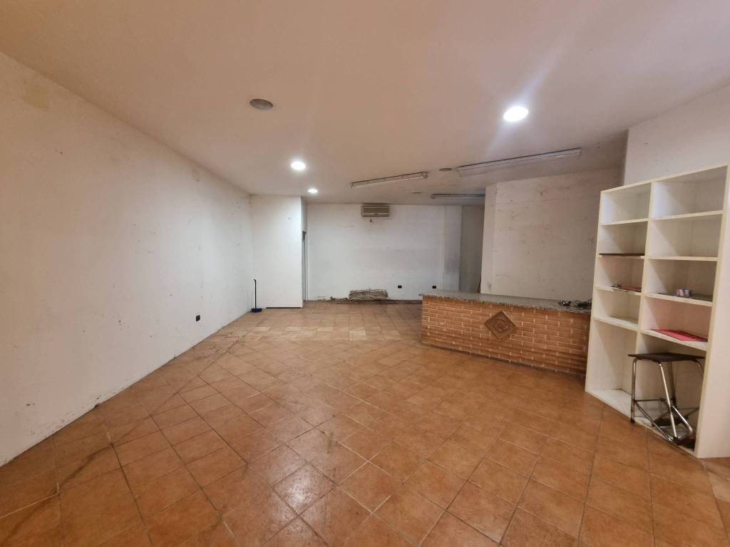 locale commerciale in vendita a Bastia Umbra