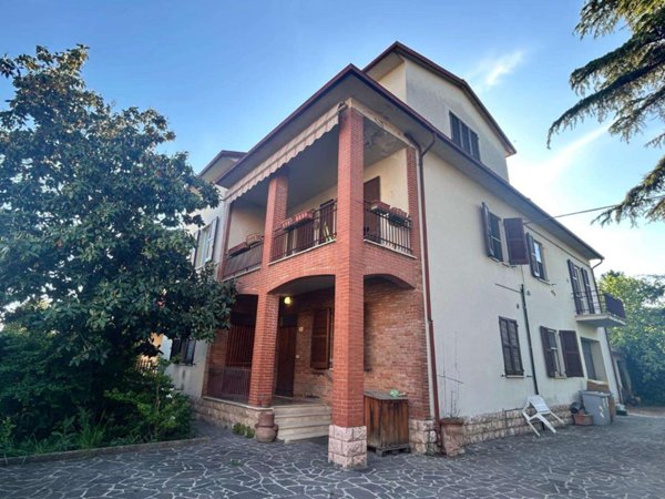 casa indipendente in vendita a Bastia Umbra