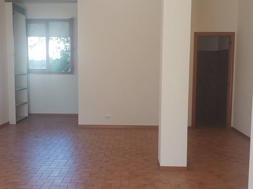 negozio in vendita a Bastia Umbra in zona Ospedalicchio