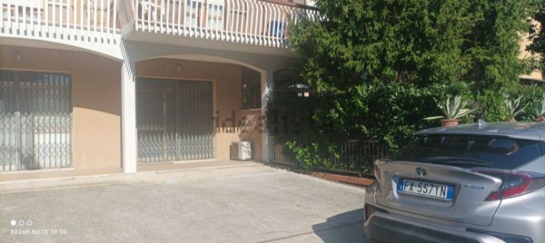 locale commerciale in vendita a Bastia Umbra