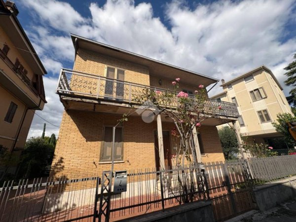 casa indipendente in vendita a Bastia Umbra