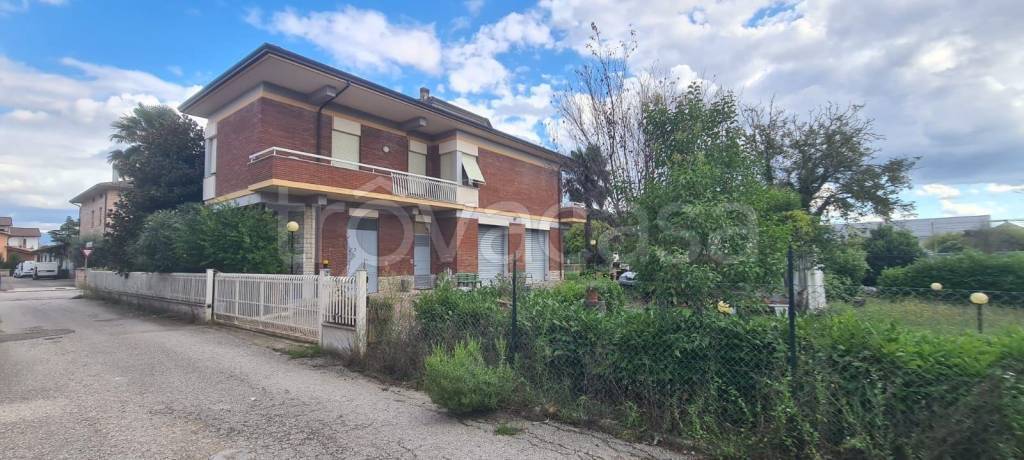 casa indipendente in vendita a Bastia Umbra in zona Ospedalicchio