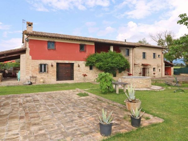 casa indipendente in vendita a Bastia Umbra in zona Costano