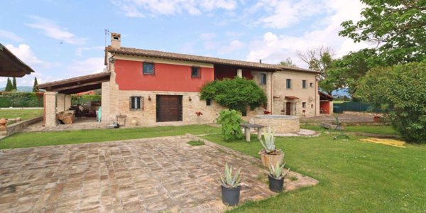 casale in vendita a Bastia Umbra in zona Costano