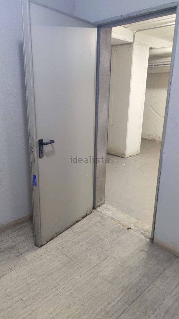 locale di sgombero in vendita a Bastia Umbra