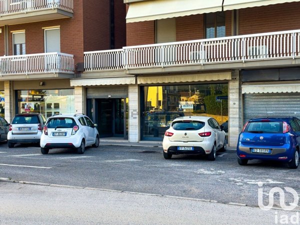 locale commerciale in vendita a Bastia Umbra