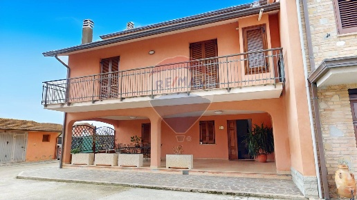 casa indipendente in vendita a Bastia Umbra in zona Cipresso