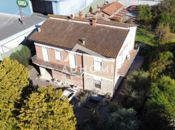 casa indipendente in vendita a Bastia Umbra