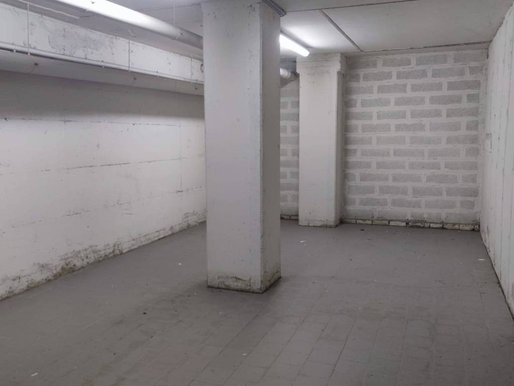 locale commerciale in vendita a Bastia Umbra