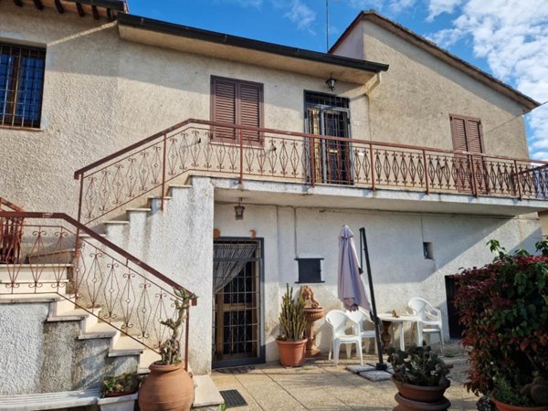 casa indipendente in vendita a Bastia Umbra