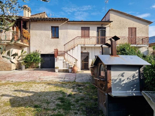 casa indipendente in vendita a Bastia Umbra in zona Bastiola