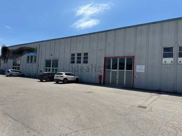 capannone in vendita a Bastia Umbra in zona Ospedalicchio