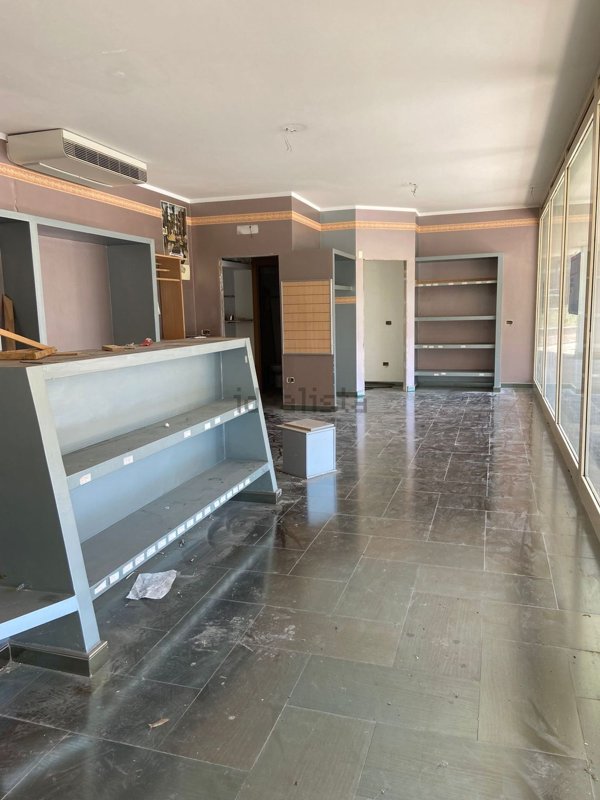 locale commerciale in vendita a Bastia Umbra