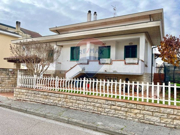 casa indipendente in vendita a Bastia Umbra in zona Ospedalicchio