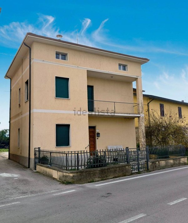 casa indipendente in vendita a Bastia Umbra