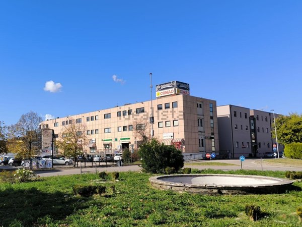 locale commerciale in vendita a Bastia Umbra