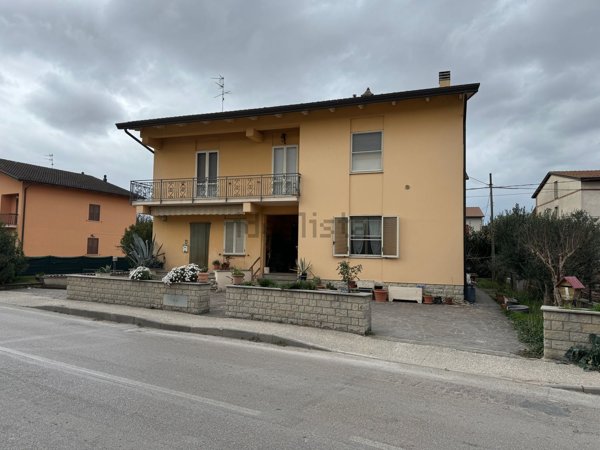 casa indipendente in vendita a Bastia Umbra