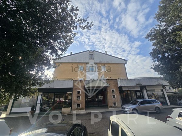 locale commerciale in vendita a Bastia Umbra