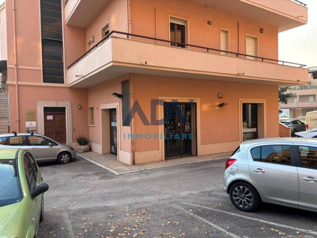 negozio in vendita a Bastia Umbra