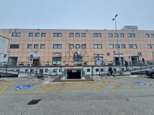 negozio in vendita a Bastia Umbra