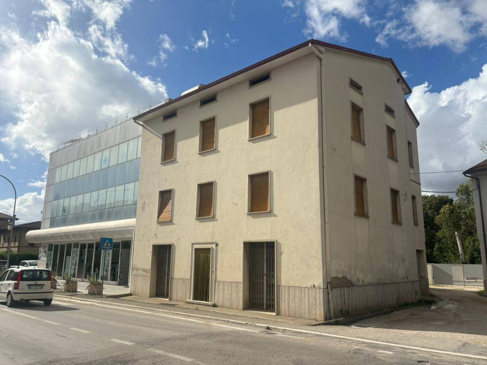 casa indipendente in vendita a Bastia Umbra