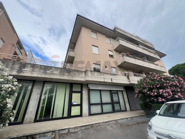 negozio in vendita a Bastia Umbra