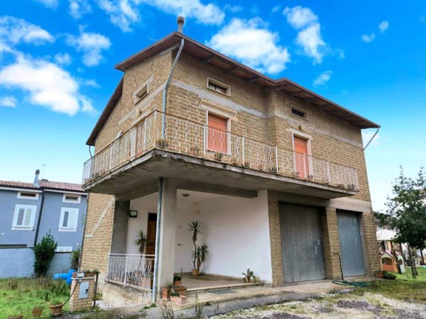 casa indipendente in vendita a Bastia Umbra