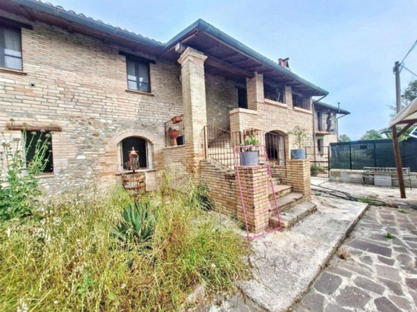 casa indipendente in vendita a Bastia Umbra in zona Costano