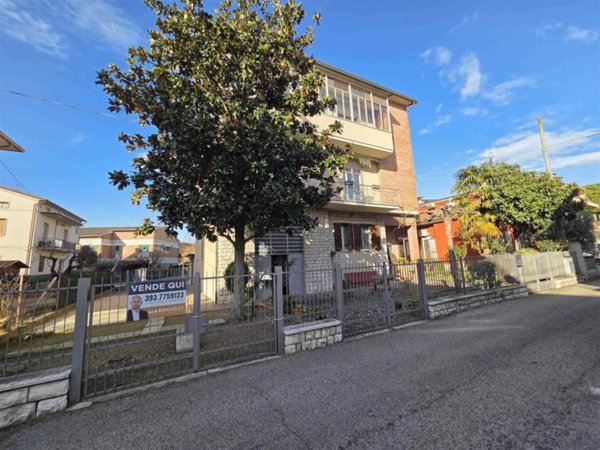 casa indipendente in vendita a Bastia Umbra