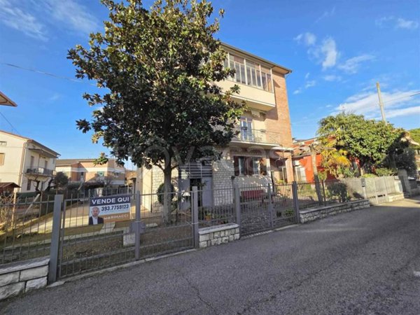 casa indipendente in vendita a Bastia Umbra