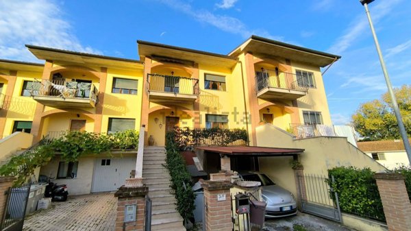 casa indipendente in vendita a Bastia Umbra