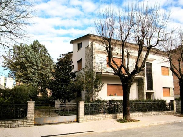 casa indipendente in vendita a Bastia Umbra