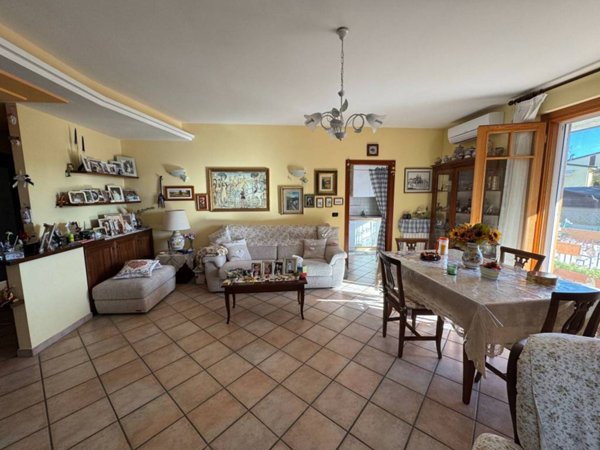 casa indipendente in vendita a Bastia Umbra in zona Costano