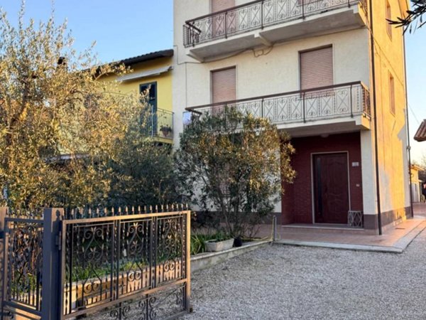 casa indipendente in vendita a Bastia Umbra