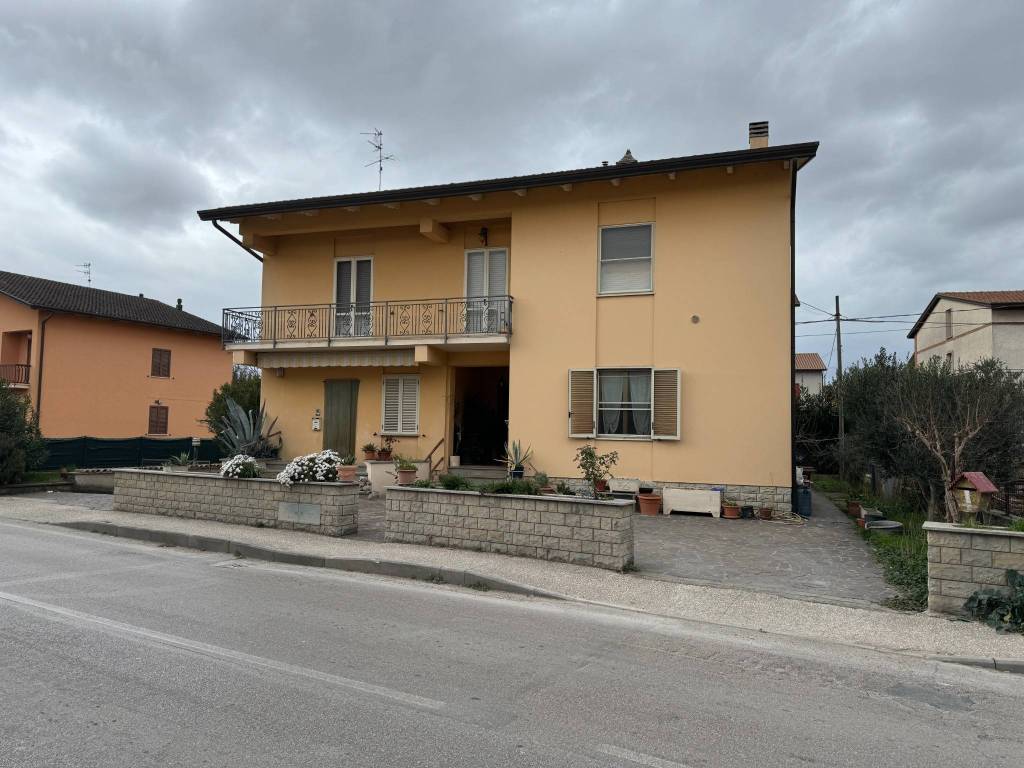 casa indipendente in vendita a Bastia Umbra