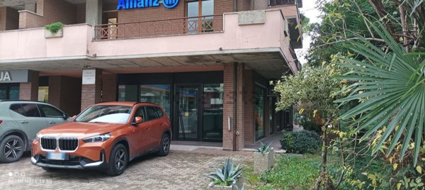 locale commerciale in vendita a Bastia Umbra