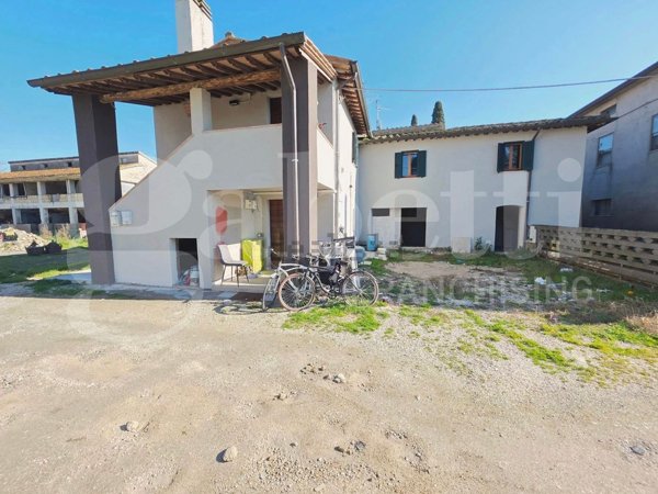 casa indipendente in vendita a Bastia Umbra
