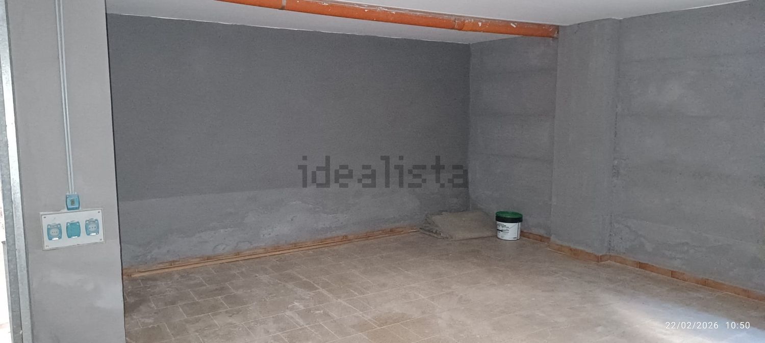 locale di sgombero in vendita a Bastia Umbra in zona Bastiola