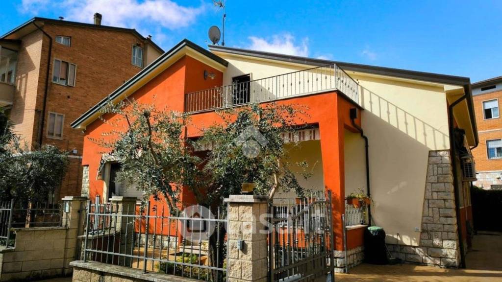 casa indipendente in vendita a Bastia Umbra