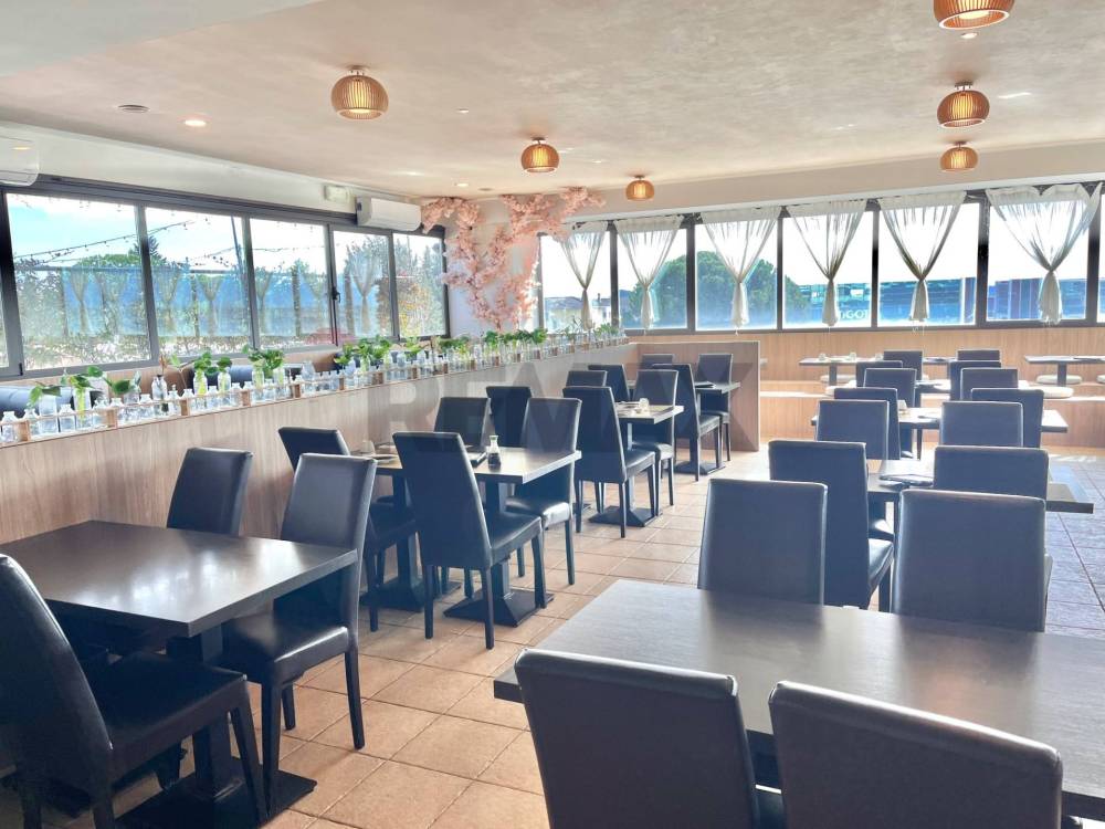 locale commerciale in vendita a Bastia Umbra