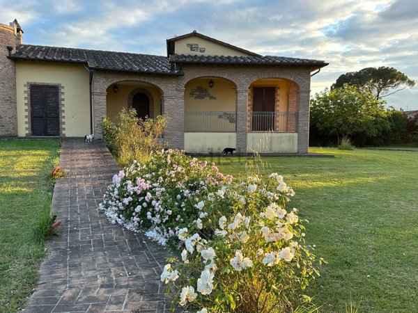 casa indipendente in vendita a Bastia Umbra