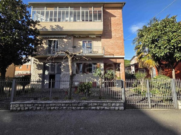 casa indipendente in vendita a Bastia Umbra