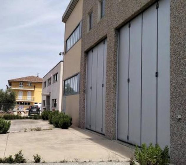 locale commerciale in vendita a Bastia Umbra